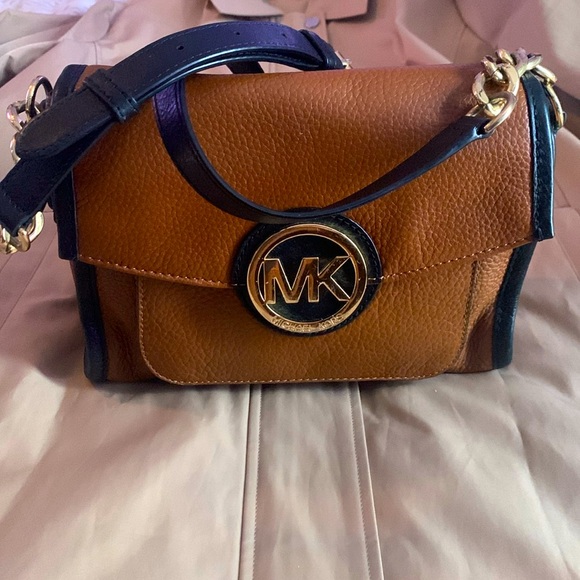 Michael Kors Pebbled Crossbody - Picture 1 of 8